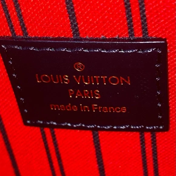 Lv Limited edition Wrislet - Picture 10 of 15